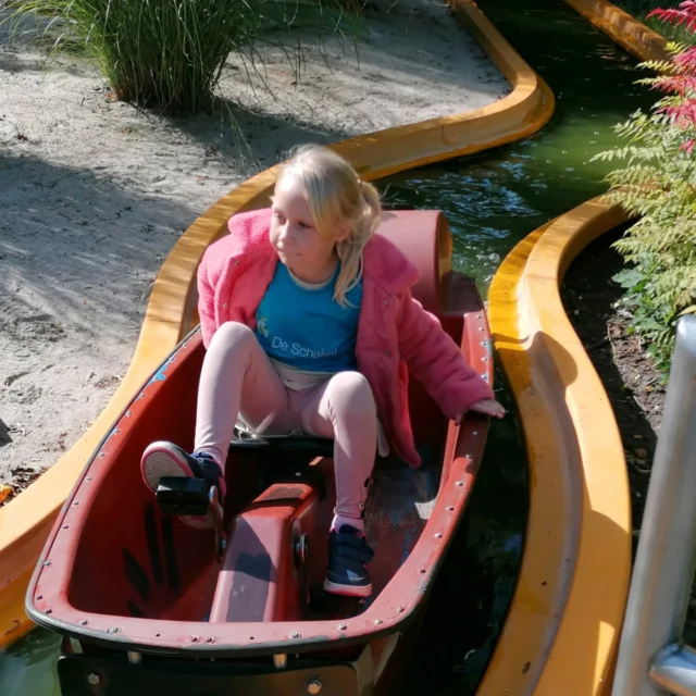 Opnieuw feest! De kinderen van groep 1 t/m 4 mochten vandaag op schoolreisje naar Sanjesfertier. Wat hebben ze met elkaar genoten en heerlijk gespeeld. Morgen voor de andere groep feest, zij mogen dan op schoolreisje 🎉