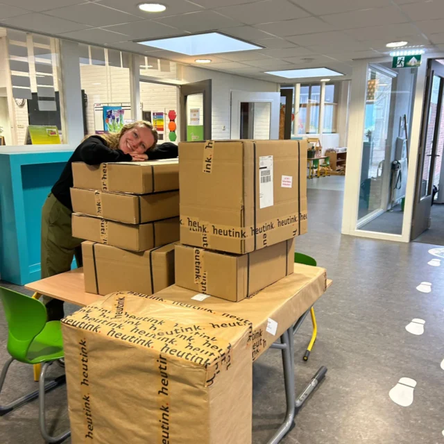 Wie heeft er een idee waar juf Iris (en het team en later ook de kinderen) zo ontzettend blij van wordt? ☺️ #noorderbasis