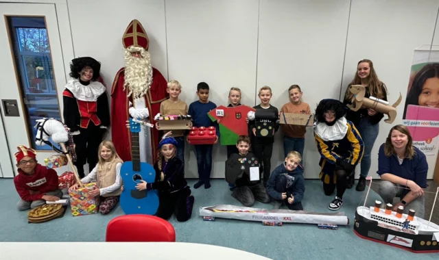 Piet is gevonden 🎉Groep 5 en 6 met hun zelfgemaakte surprise. Wat een creaties. Het feest is in volle gang.#NoorderBasis